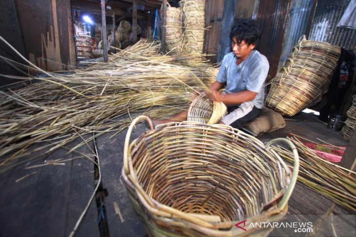 Perajin Rotan Keluhkan Penurunan Daya Beli Produk Rotan