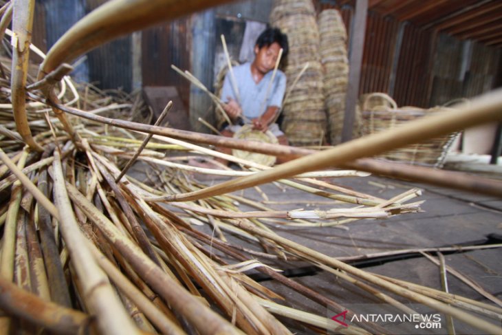 Perajin Rotan Keluhkan Penurunan Daya Beli Produk Rotan