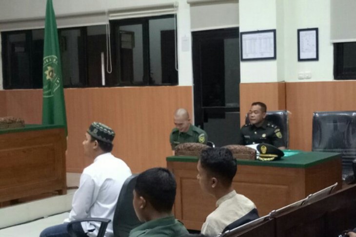 Jalani sidang perdana, oknum TNI pelaku mutilasi di Sumsel menangis