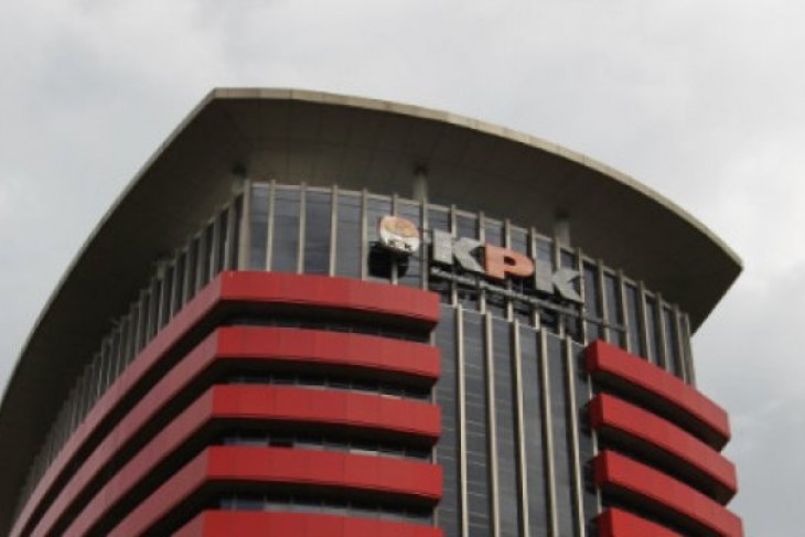 KPK mengamankan bukti Rp1 miliar dari direksi AP II
