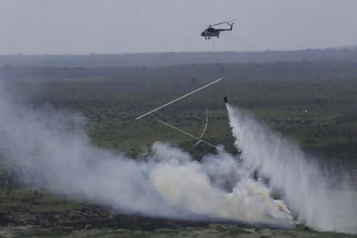 Pemadaman api di Gunung Arjuno kerahkan helikopter