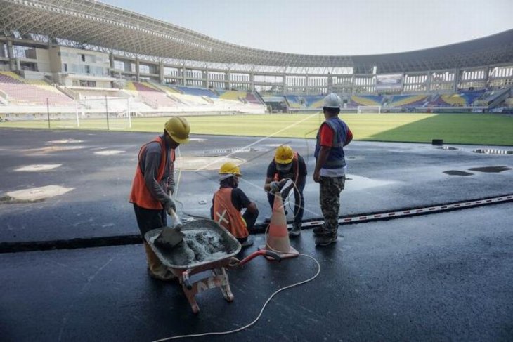 Proyek renovasi stadion Manahan Solo