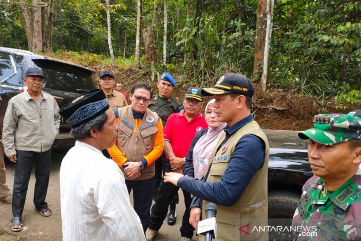 Kapolres Pandeglang turun langsung serahkan bantuan korban gempa.