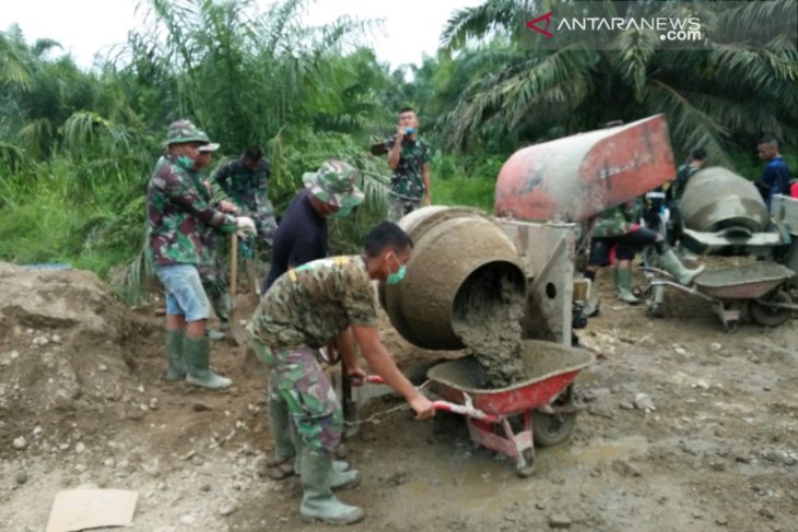 Putaran mesin molen, pacu semangat Satgas TMMD