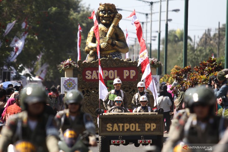 Parade Kendaraan Hias Hut Kota Kediri