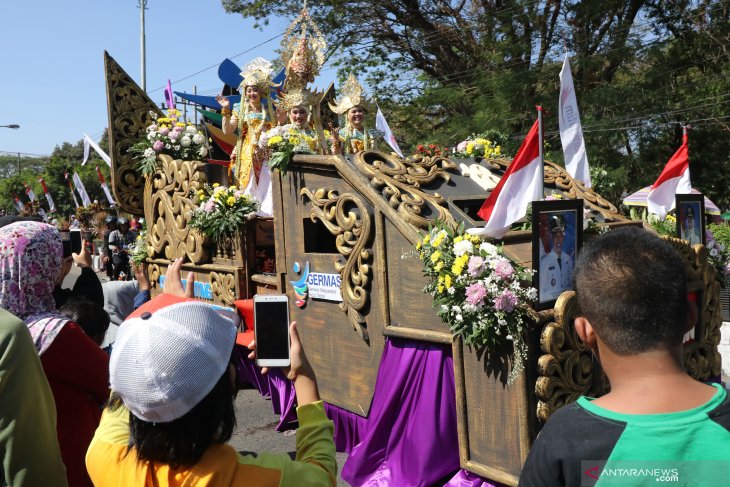 Parade Kendaraan Hias Hut Kota Kediri