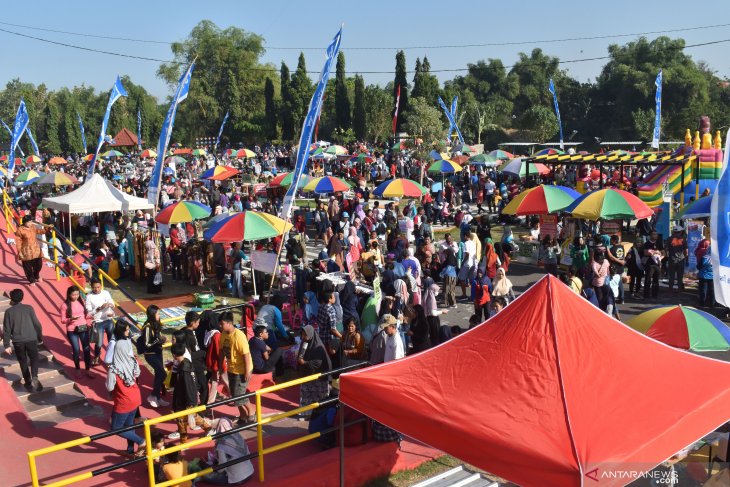 Pasar Taman Bantaran Sungai Madiun