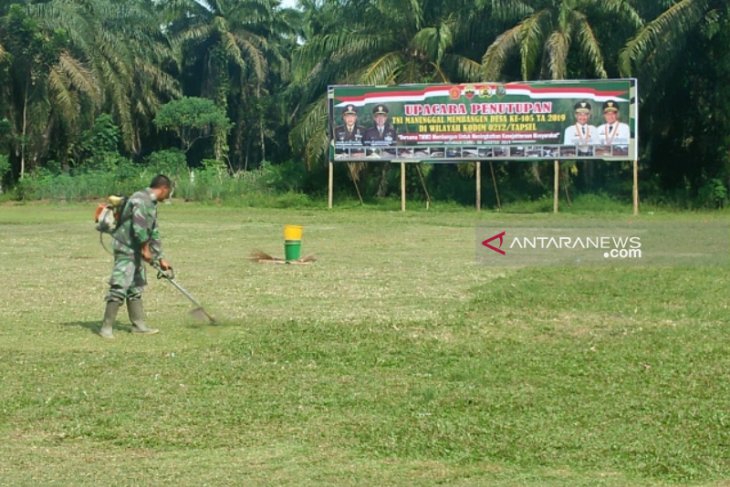 Satgas siapkan lapangan upacara penutupan TMMD