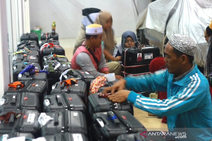 Travellindo berangkatkan jamaah calon haji plus