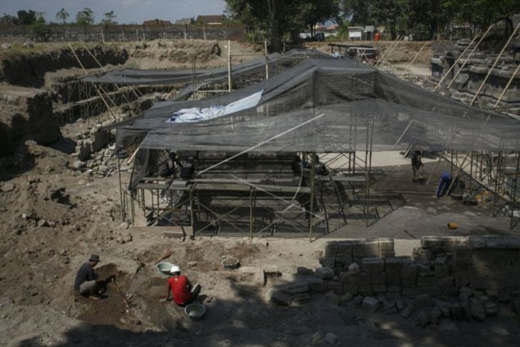 Ekskavasi batuan Candi Perwara