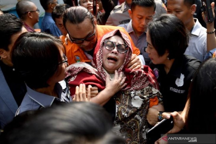 Nunung dan suaminya jalani sidang perdana di pengadilan hari ini