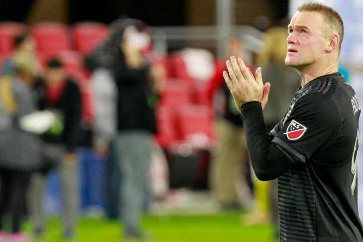 Rooney mengungkapkan otoritas sepak bola memperlakukan para pemain seperti