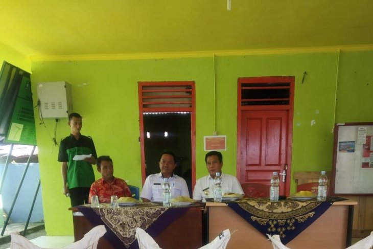 Pemkab Bangka Tengah salurkan bantuan pupuk kepada 200 petani lada