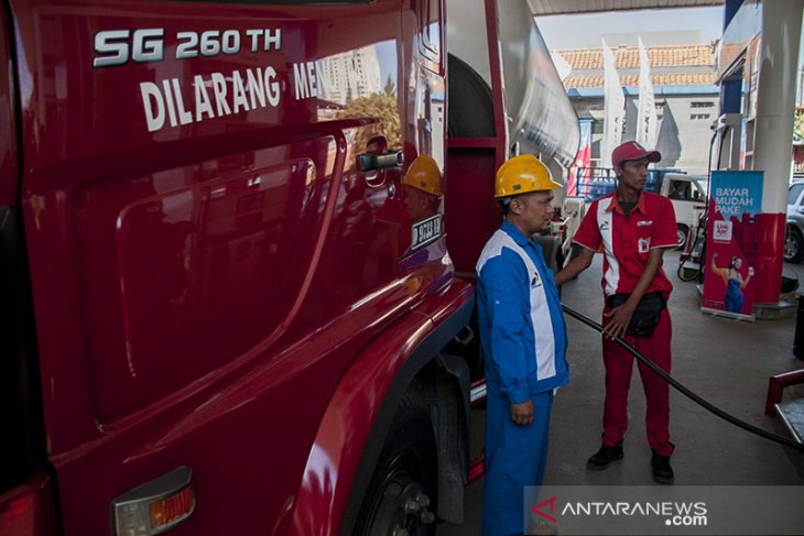 Transaksi Nontunai Pengisian Mobil Tangki