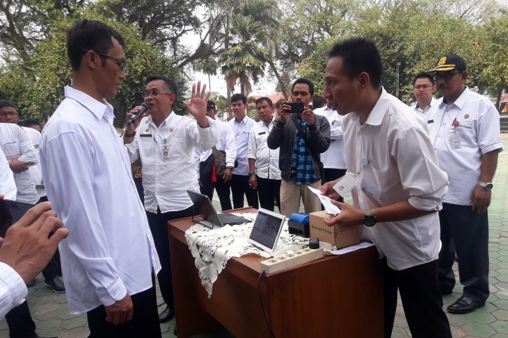 Tiga desa percontohan pilkades dengan e - voting
