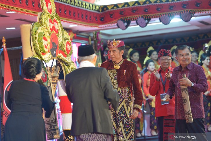 PDIP's demand for more cabinet posts is related to Jokowi: analyst