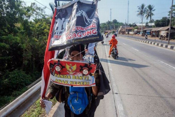 Aksi berjalan mundur