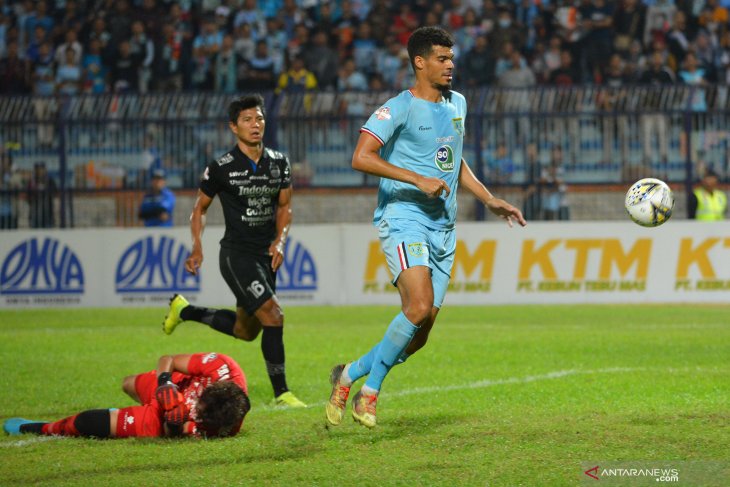 Persela Lamongan ditahan imbang Persib