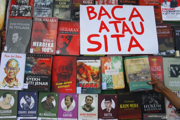 Solidaritas razia buku di Malang