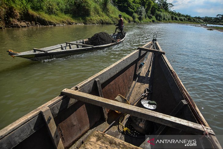 Tambang Pasir Tradisional Sungai CItanduy