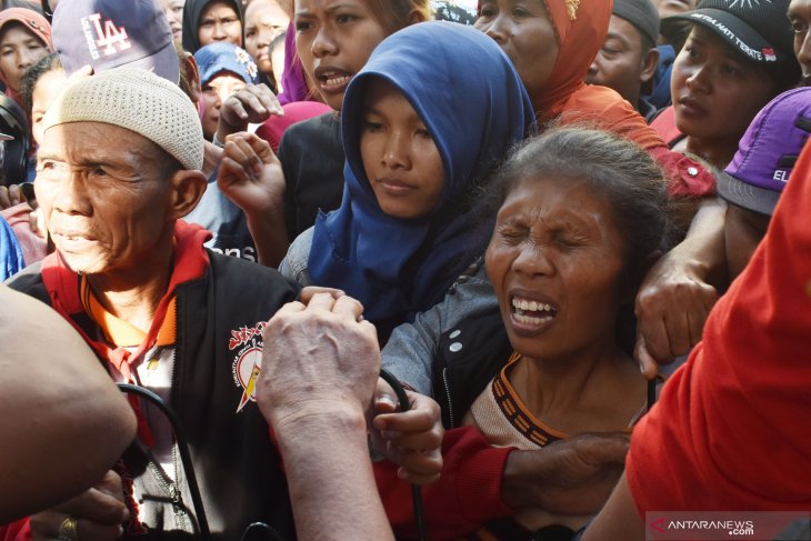 Pembagian daging kurban di Madiun