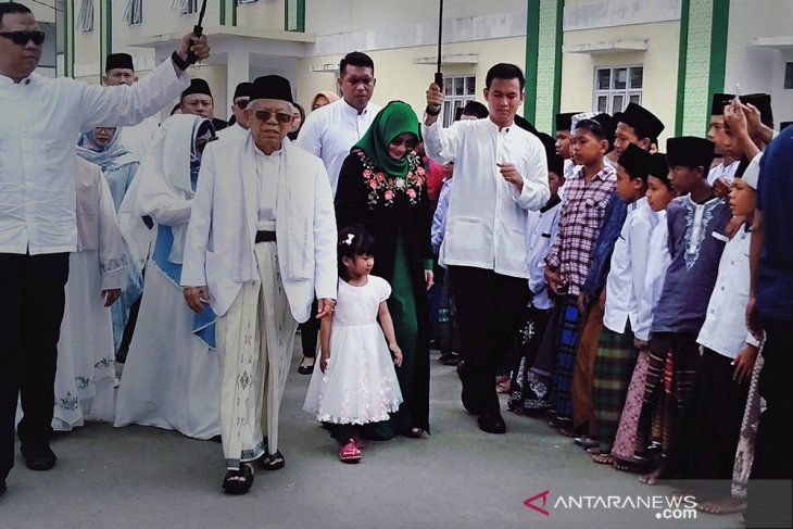 Gelar Open House di Tanara, Cawapres Ma'ruf Amin Potong Kurban 11 Ekor Sapi