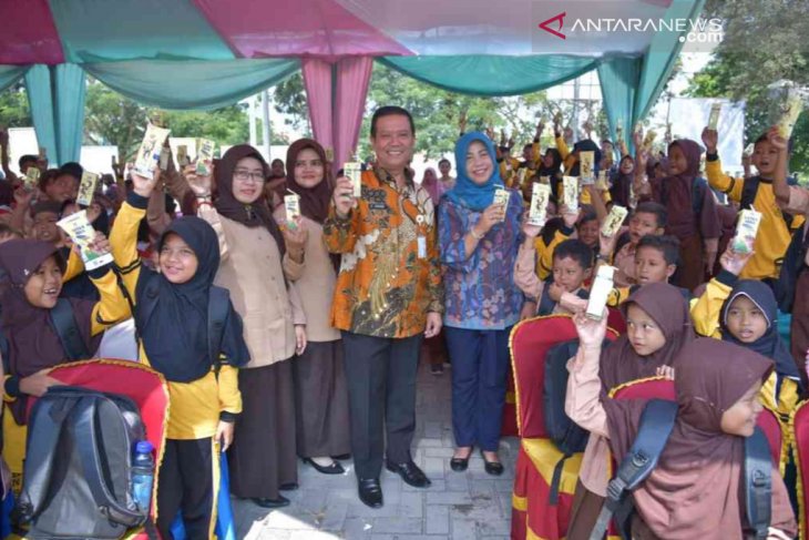 Pemkab Bekasi mengajak anak gemar minum susu