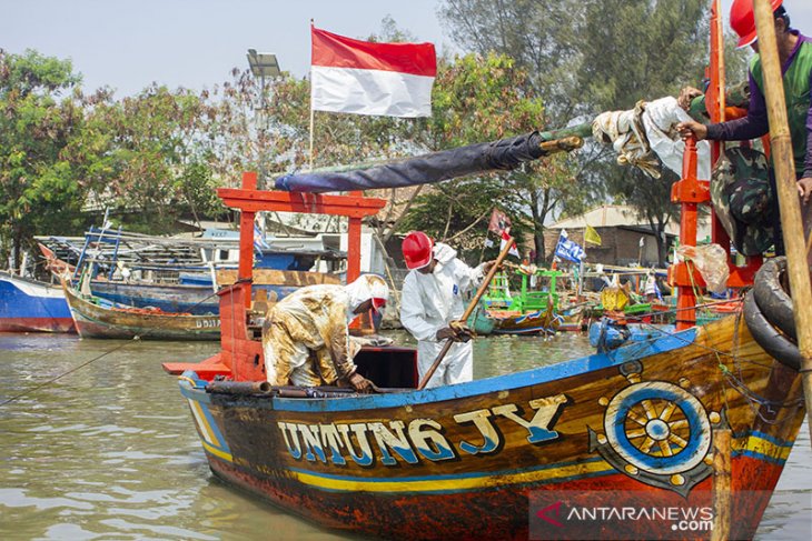 Penanganan Tumpahan Minyak Mentah di Laut Karawang