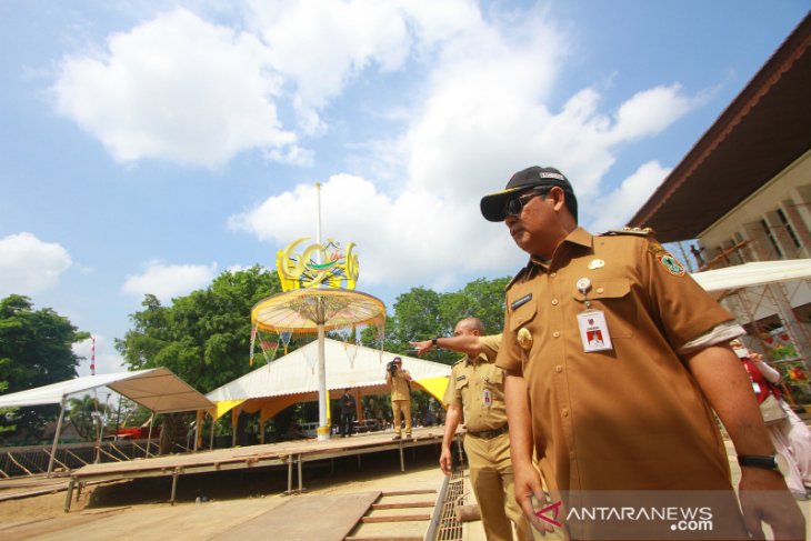 Gubernur Kalsel Tinjau Panggung HUT Ke-69 Kalsel