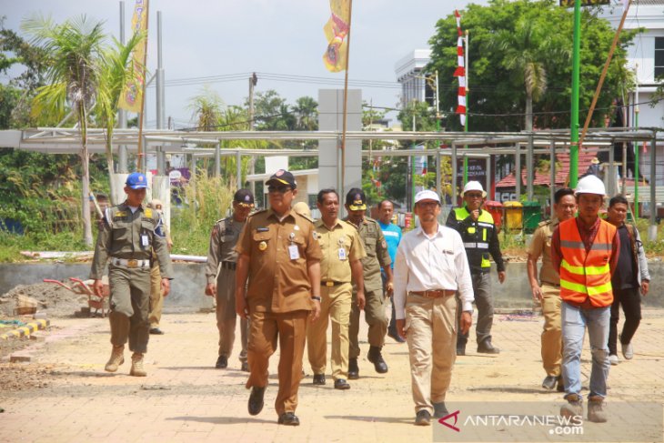Gubernur Kalsel Meninjau Pembangunan Taman