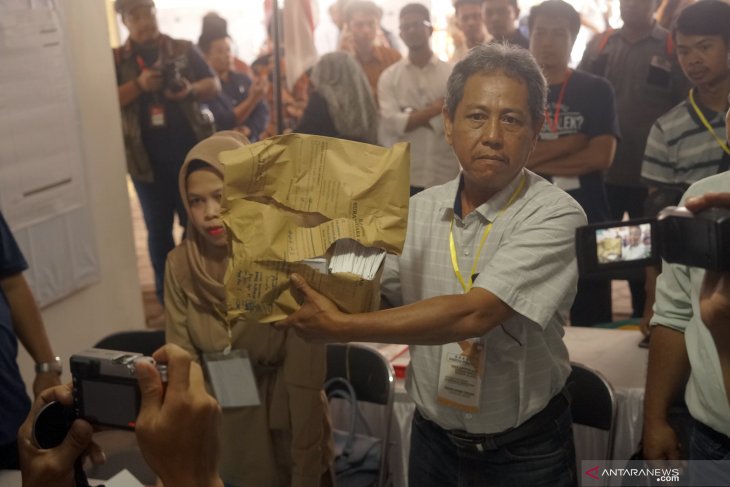 Penghitungan surat suara ulang di Trenggalek