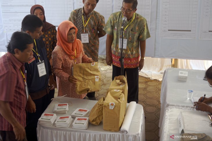 Penghitungan surat suara ulang di Trenggalek