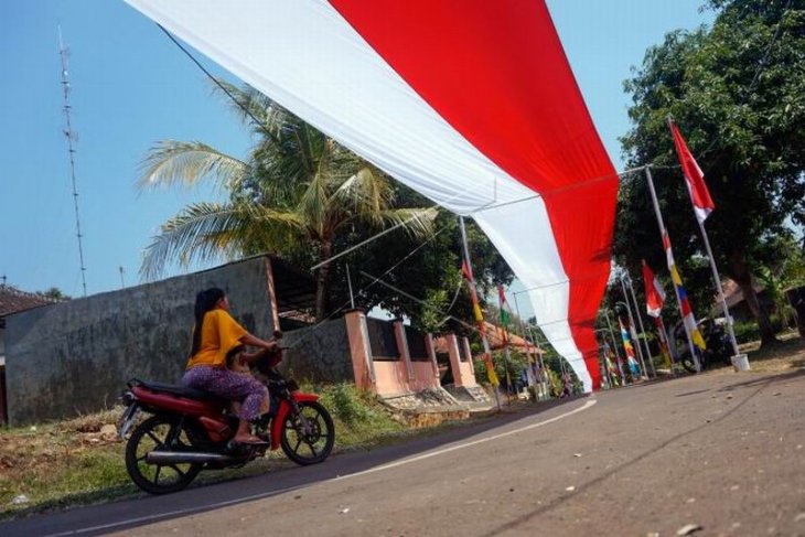 Bendera merah putih 350 meter