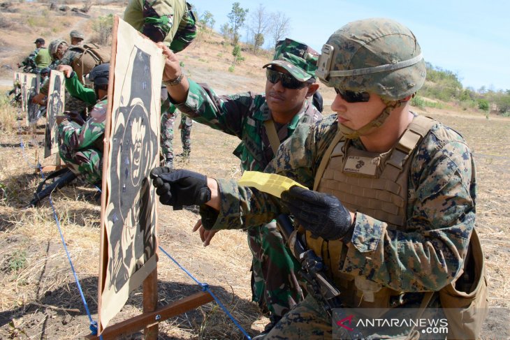 Marinir Indonesia-Amerika berlatih menembak