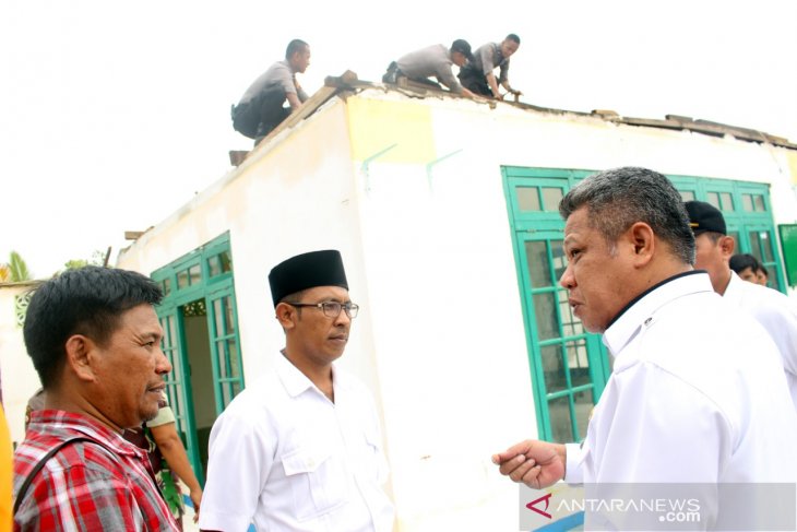 Pemkab Kubu Raya berikan bantuan stimulan untuk korban bencana angin kencang