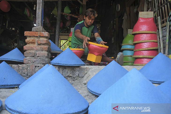 Produksi Kerajinan Anyaman Bambu