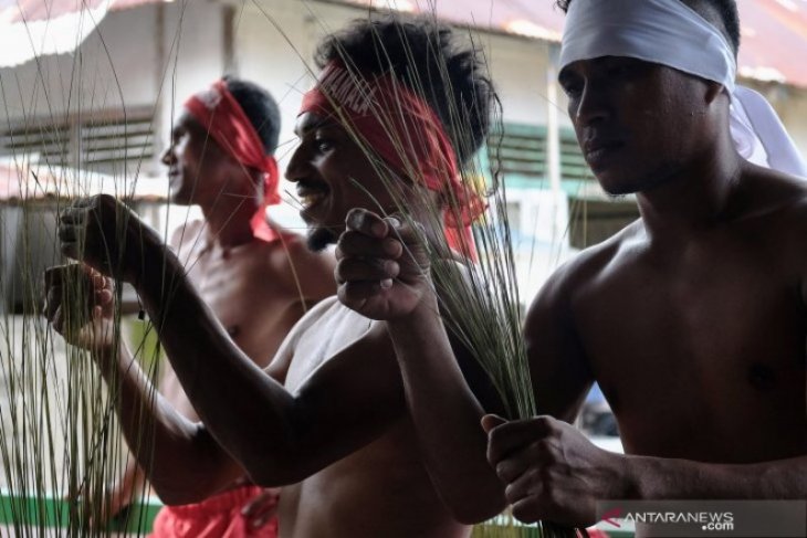 Tradisi Pukul Sapu negeri Mamala