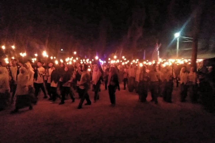 Bupati Labura lepas 'pasukan' pawai obor