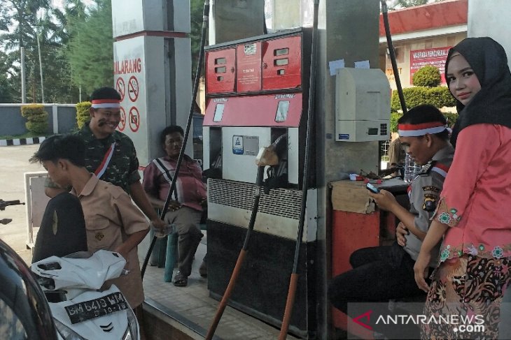'Aparat Berseragam' layani Pelanggan SPBU Aekkanopan