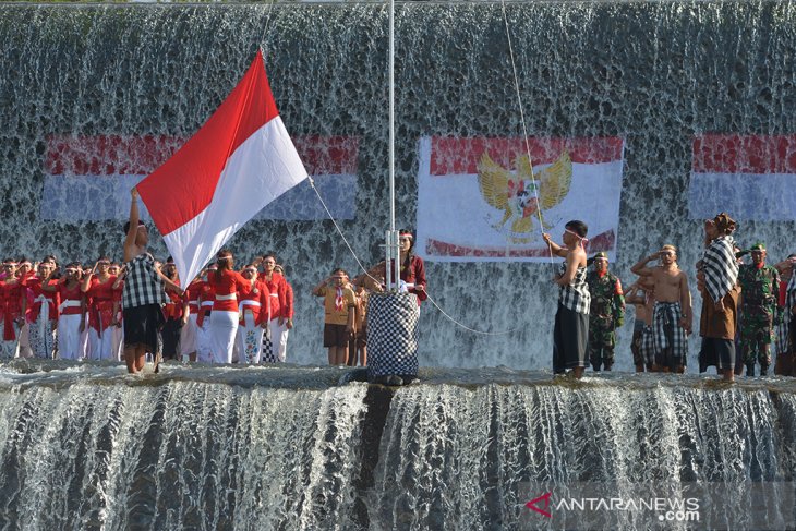 Upacara 17 Agustus di Tukad Unda