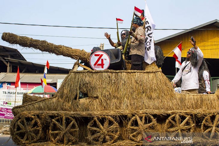 Karnaval Mobil Hias Kemerdekaan