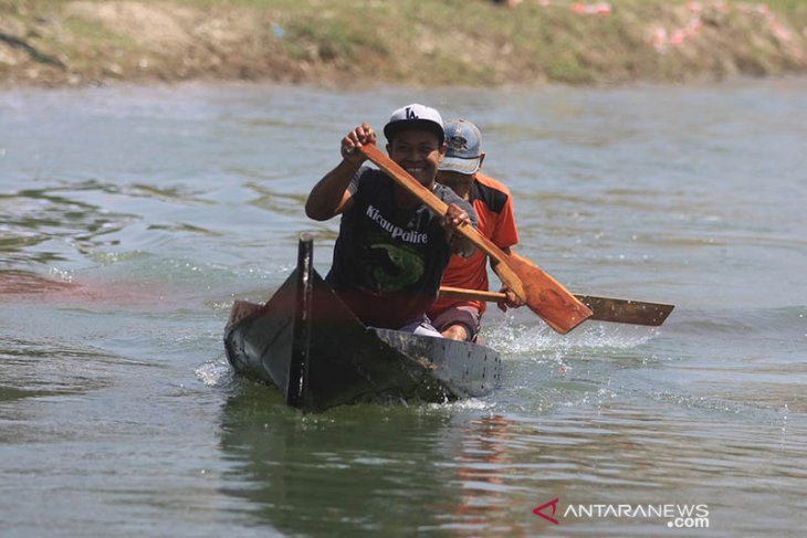 Lomba Balap Perahu Pecun