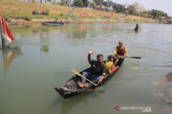 Lomba Balap Perahu Pecun