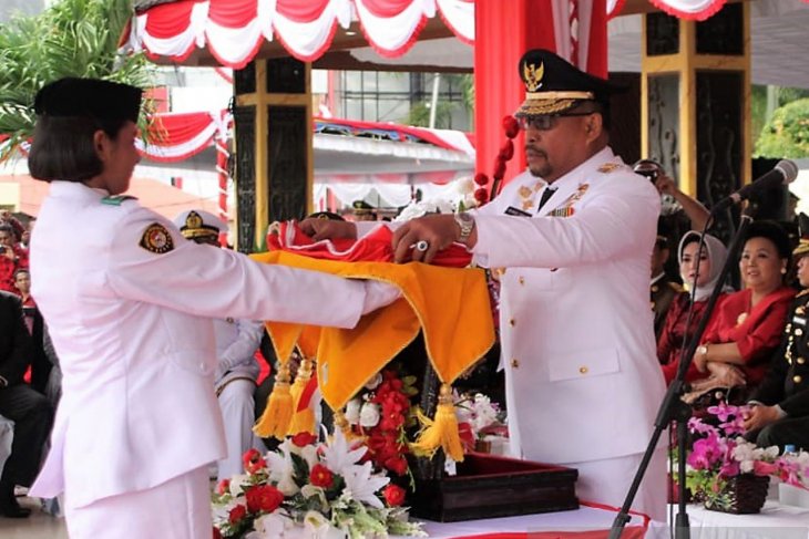 Impian Fita Huwae mengibarkan bendera terwujud