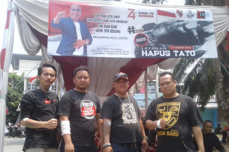 Seorang pemuda keluhkan sulitnya cari kerja karena tubuh penuh tato