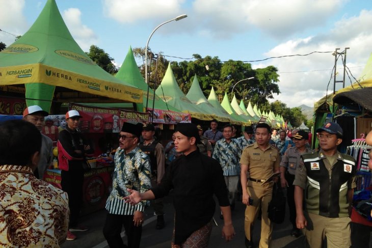 Bupati Trenggalek buka pasar rakyat libatkan ribuan UMKM