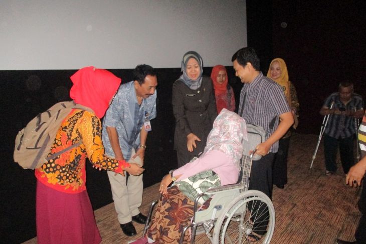 Nonton film bersama penyandang disabilitas