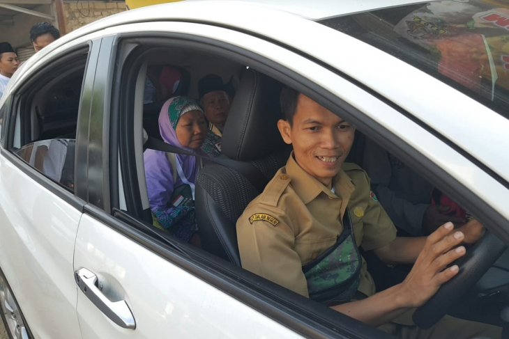 Kendaraan dinas Pemkab Purwakarta disiapkan antar pulang jamaah haji