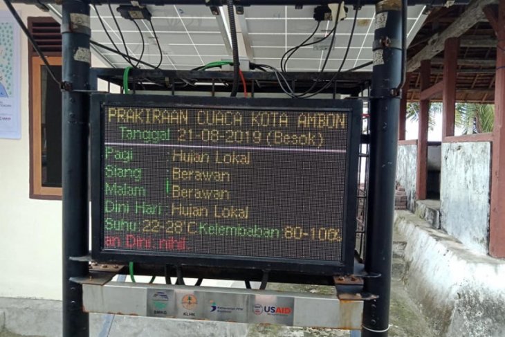 USAID bantu alat display prakiraan cuaca di Malteng