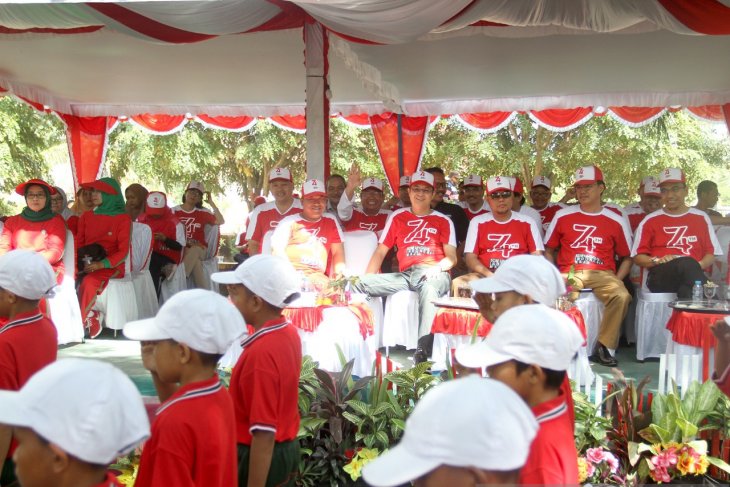 Ribuan peserta meriahkan lomba gerak jalan Kemerdekaan RI di Mentok